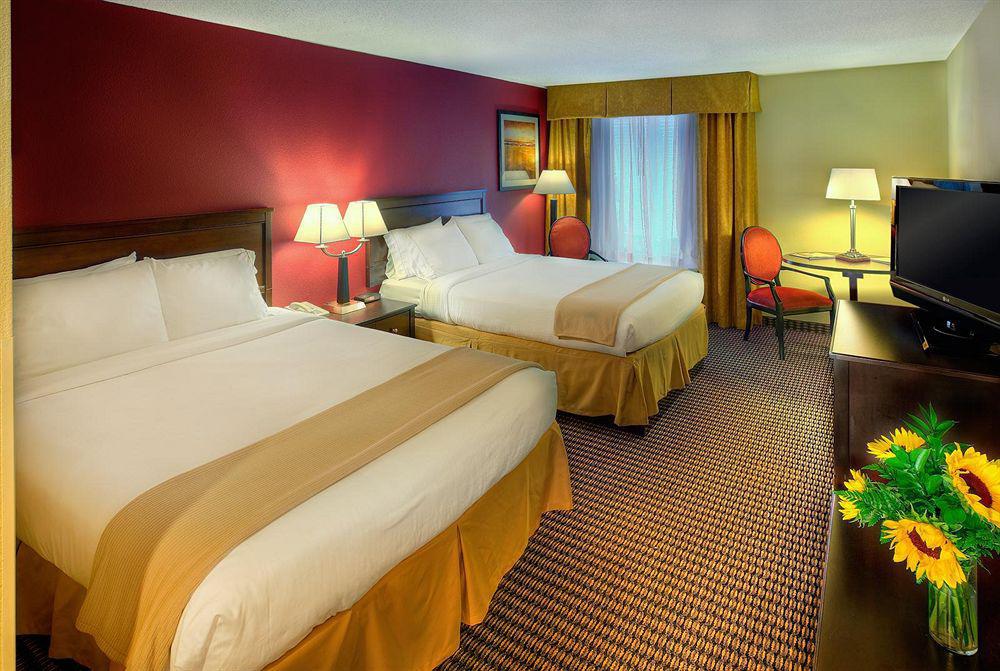 Holiday Inn Express Charleston Us Highway 17 & I-526 By Ihg Екстериор снимка