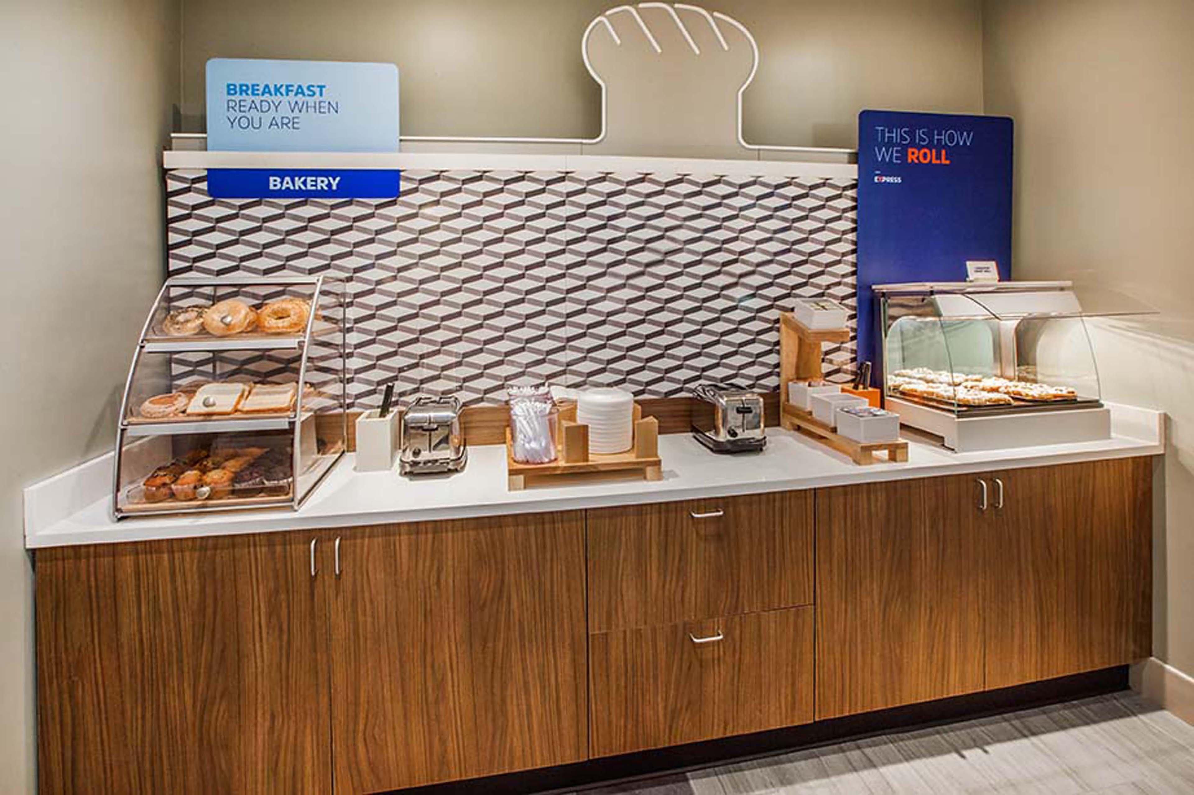 Holiday Inn Express Charleston Us Highway 17 & I-526 By Ihg Екстериор снимка