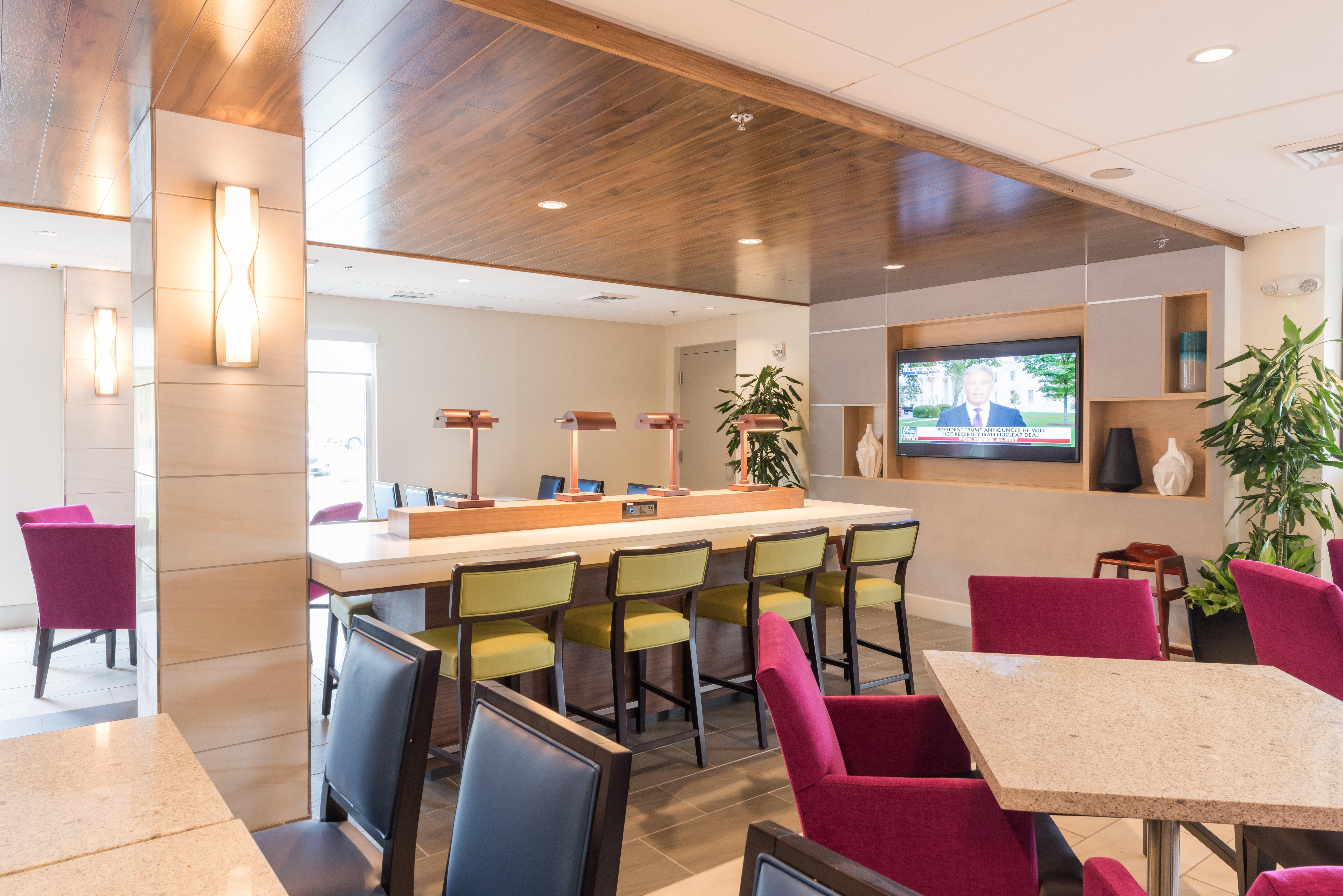 Holiday Inn Express Charleston Us Highway 17 & I-526 By Ihg Екстериор снимка