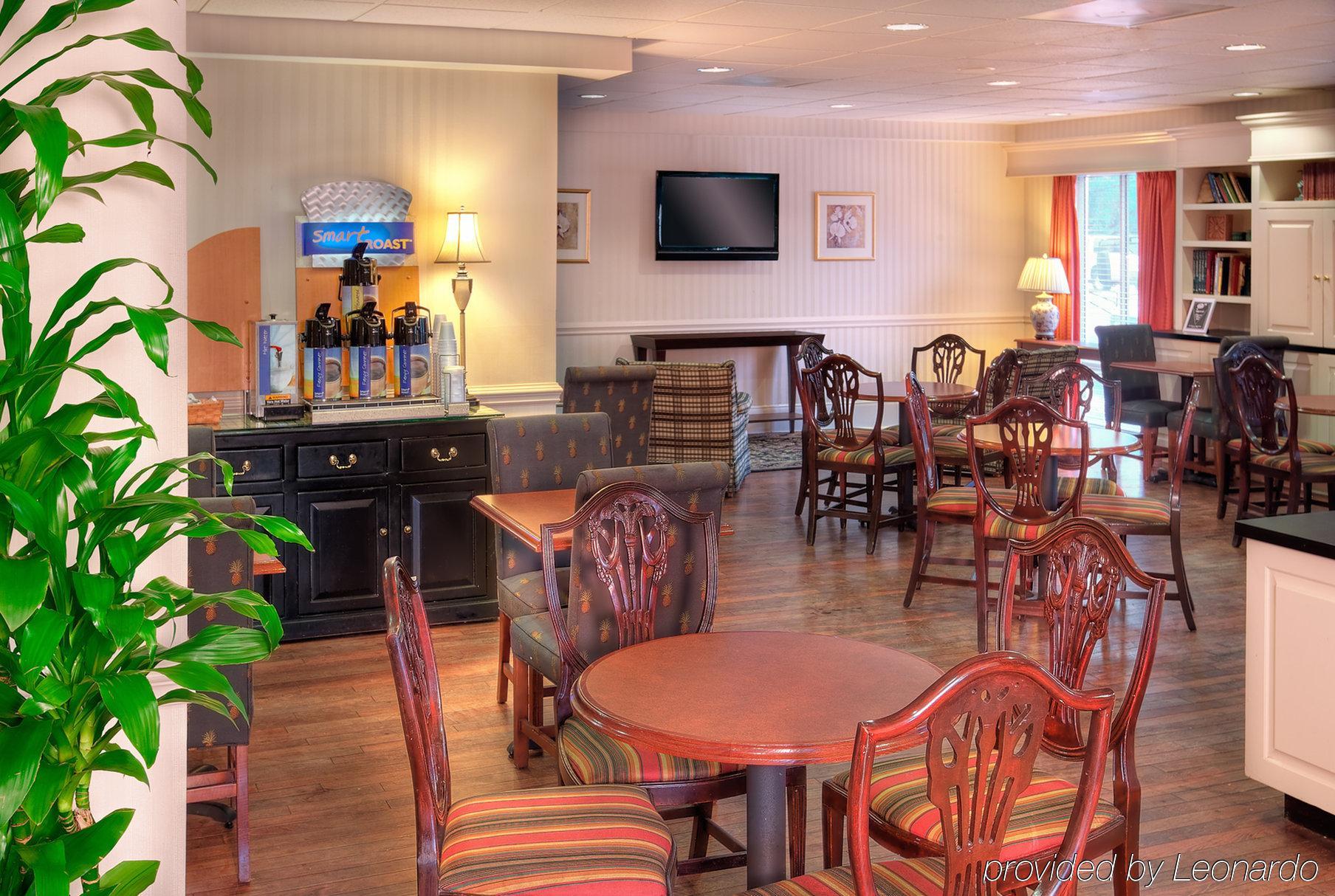 Holiday Inn Express Charleston Us Highway 17 & I-526 By Ihg Ресторант снимка