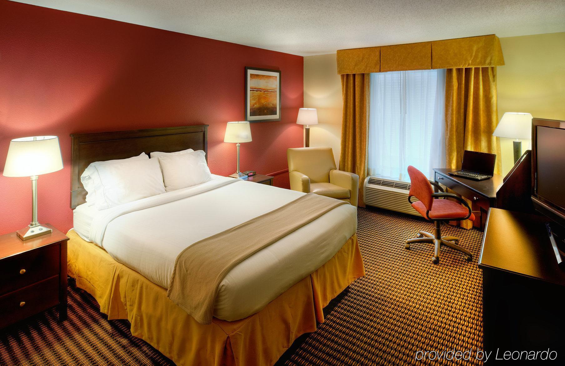 Holiday Inn Express Charleston Us Highway 17 & I-526 By Ihg Екстериор снимка