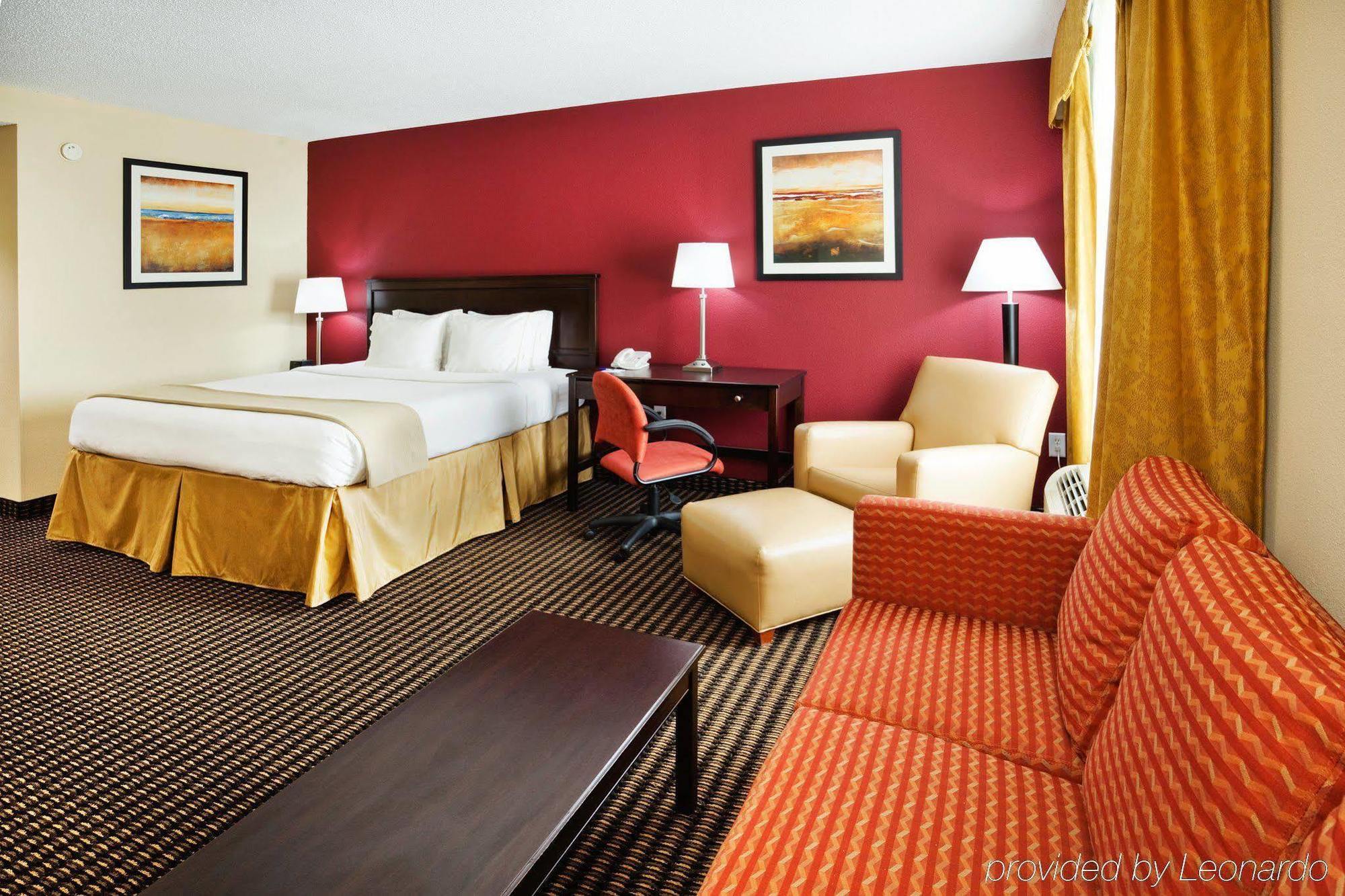 Holiday Inn Express Charleston Us Highway 17 & I-526 By Ihg Стая снимка