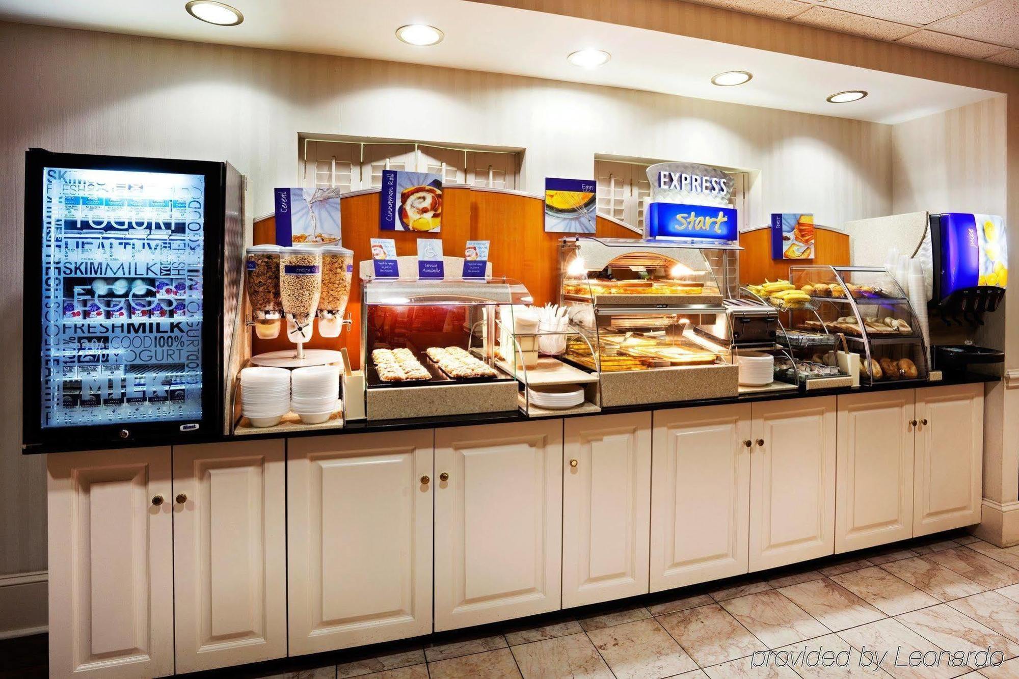 Holiday Inn Express Charleston Us Highway 17 & I-526 By Ihg Ресторант снимка