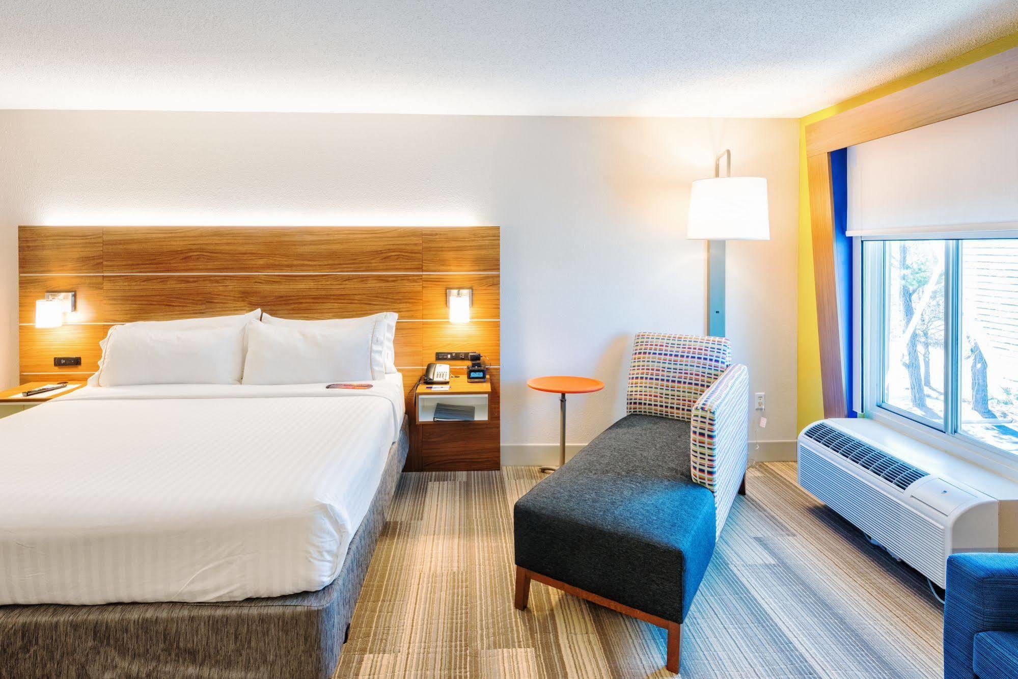Holiday Inn Express Charleston Us Highway 17 & I-526 By Ihg Екстериор снимка