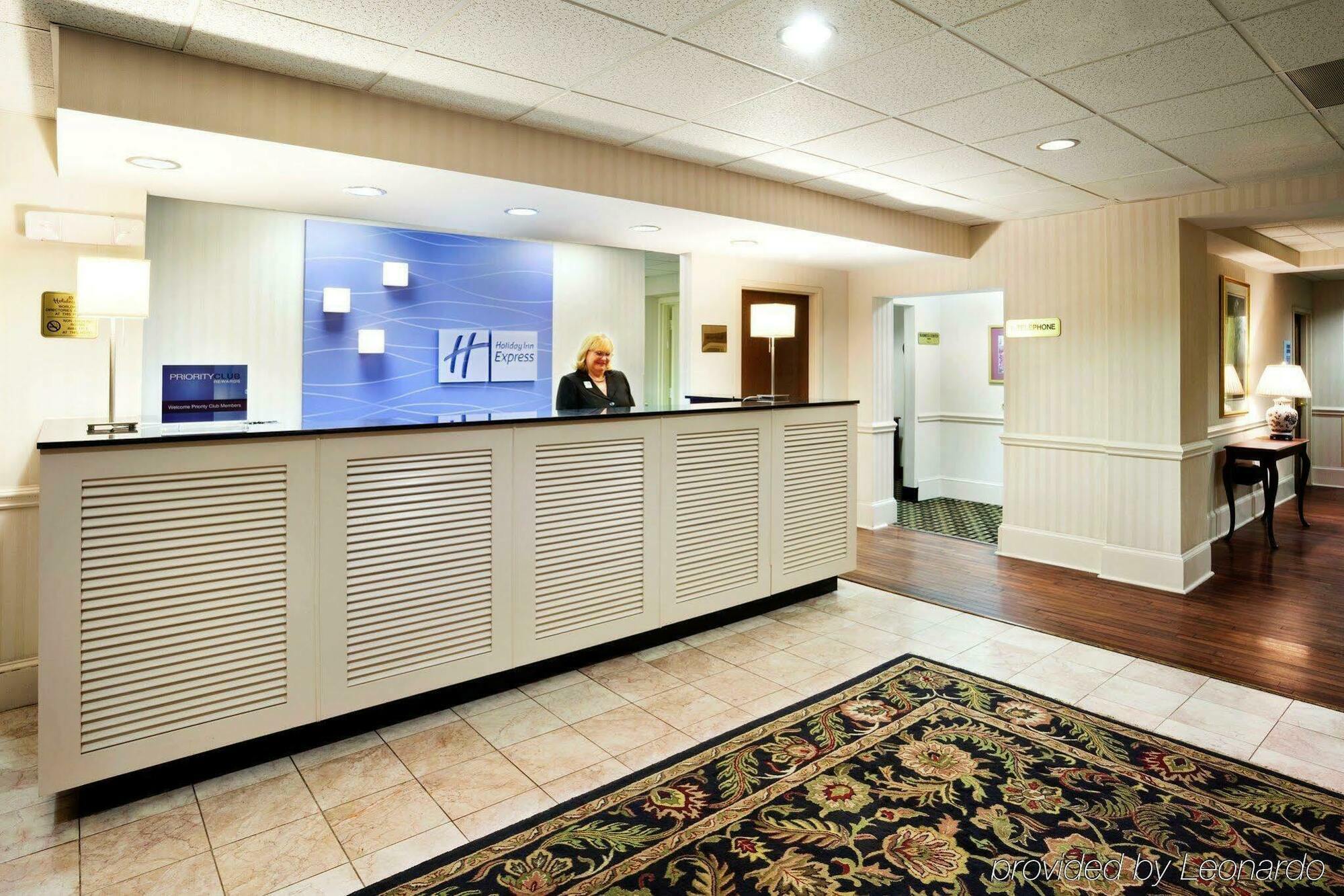 Holiday Inn Express Charleston Us Highway 17 & I-526 By Ihg Екстериор снимка