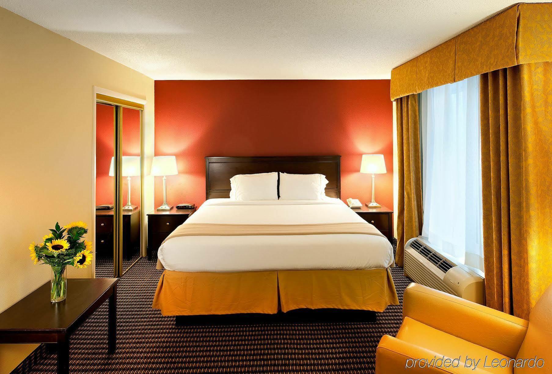Holiday Inn Express Charleston Us Highway 17 & I-526 By Ihg Екстериор снимка
